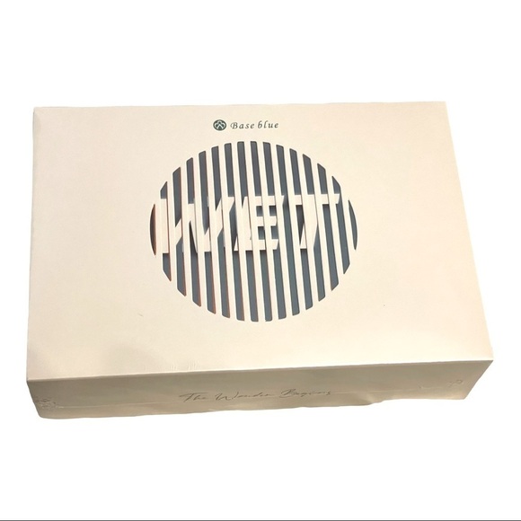 BASEBLUE COSMETICS
Dry and Wet - Dual Action Facial Cleansing Wipes - Picture 3 of 3